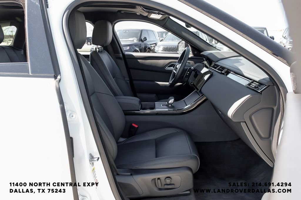 Used 2026 White Land Rover Dynamic SE image 36