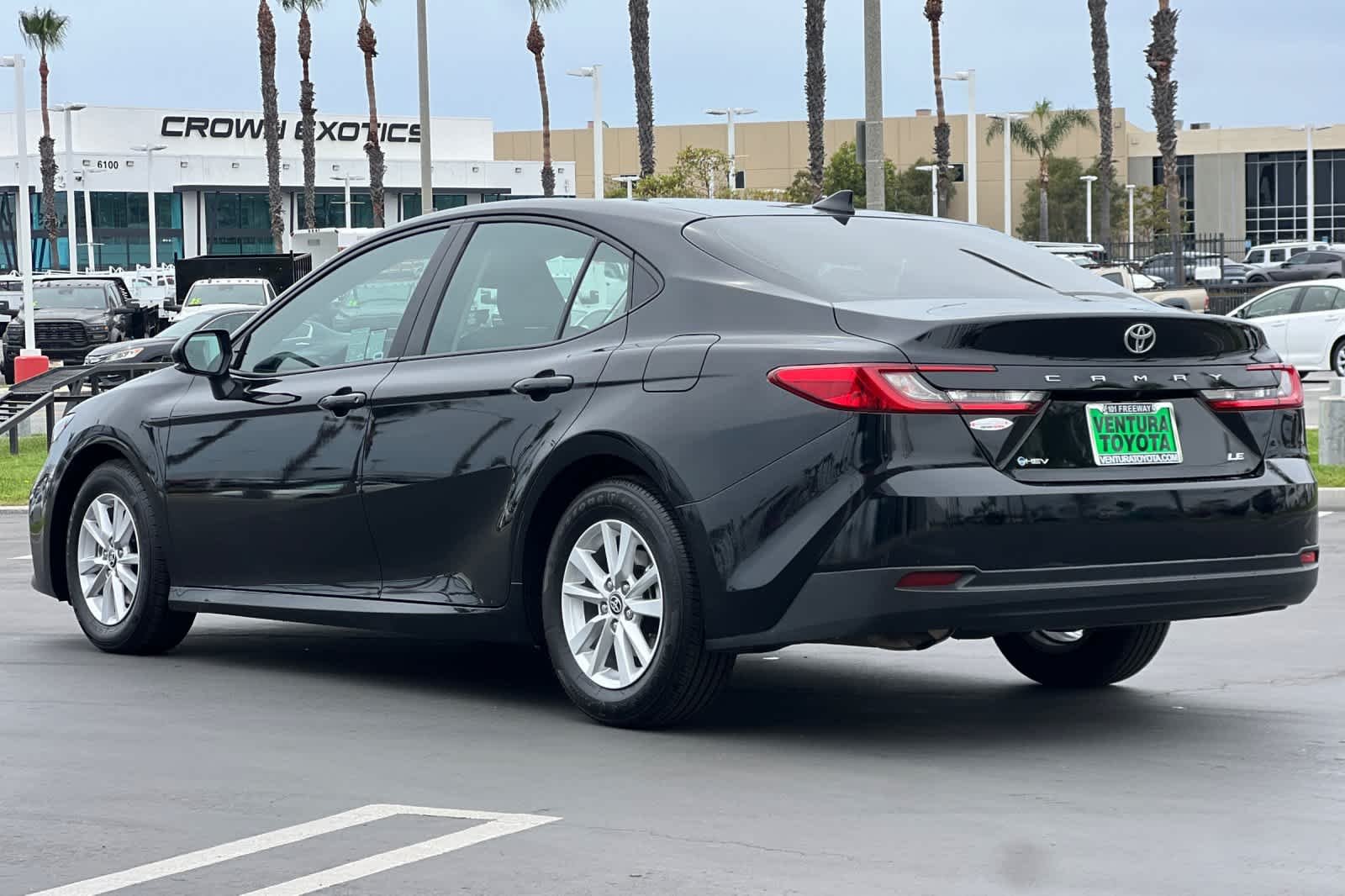 2025 Toyota Camry LE - Photo 6