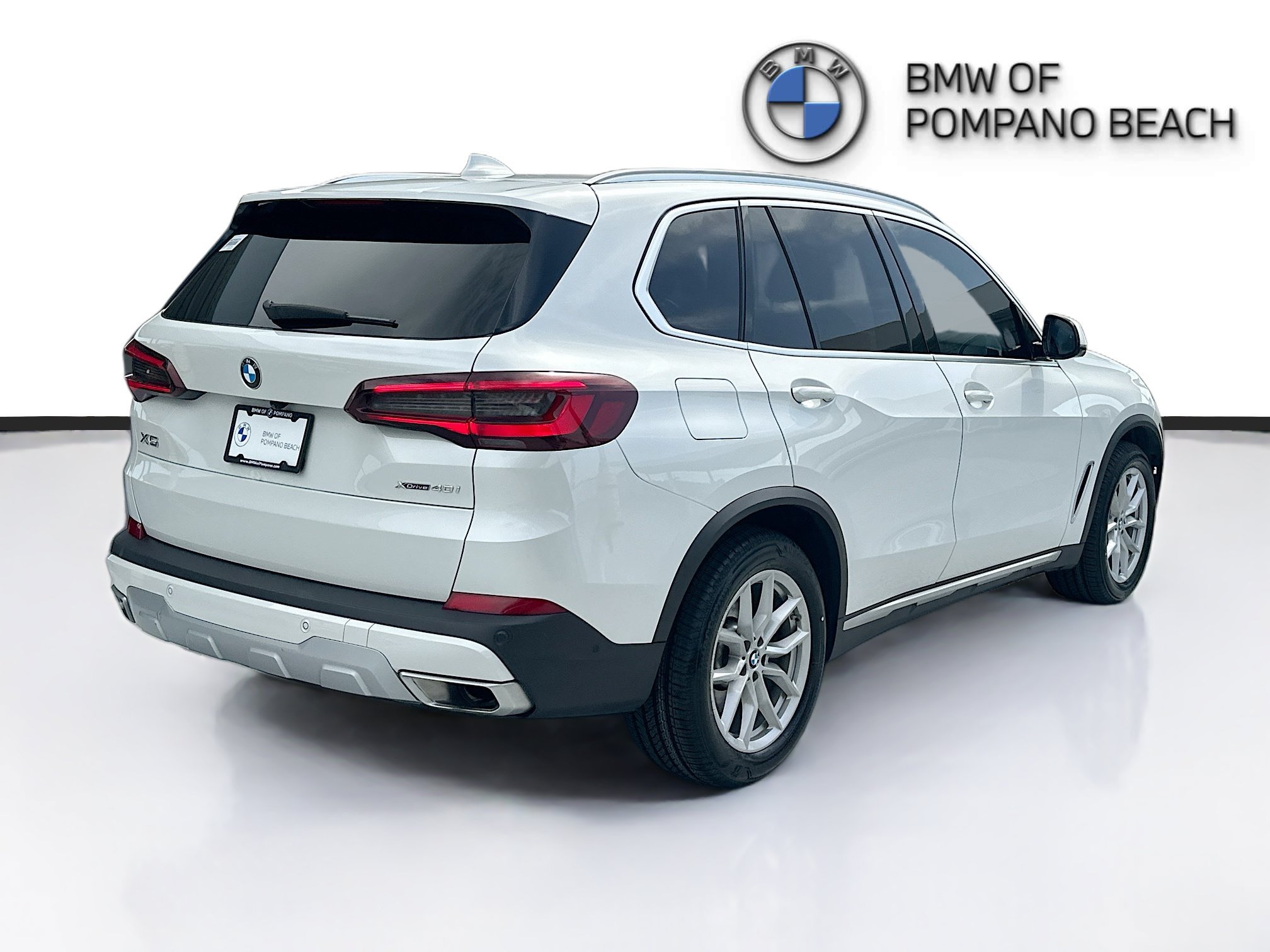 Certified Used 2023 Mineral White Metallic BMW xDrive40i image 7