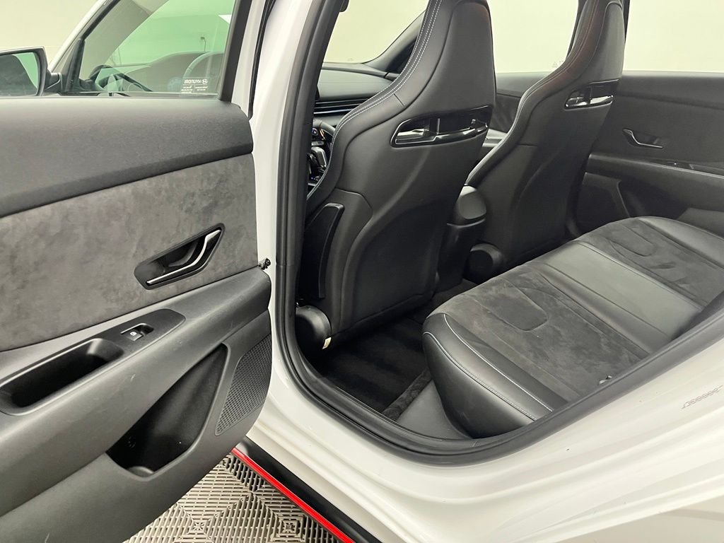 Used 2022 White Hyundai Base image 37