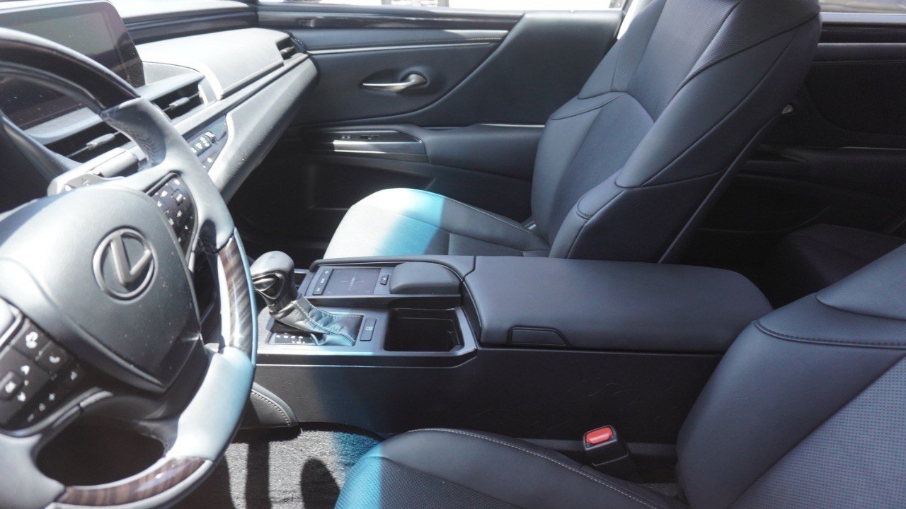 Certified Used 2021 White Lexus ES 350 image 9