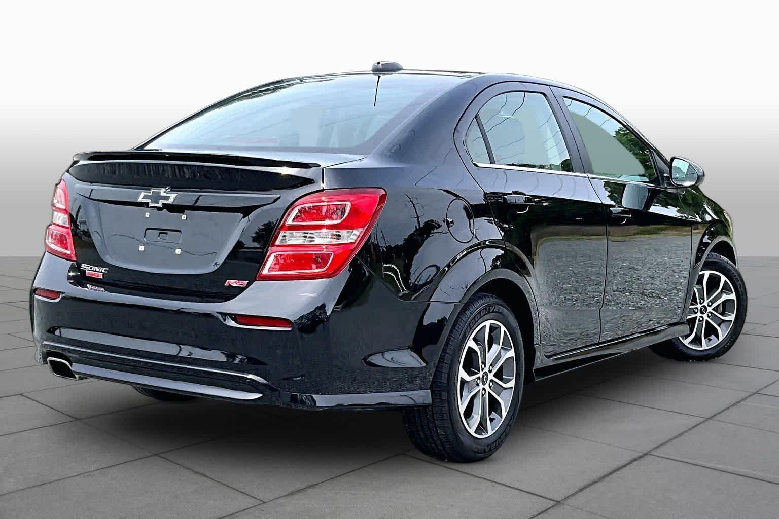Used 2020 Mosaic Black Metallic Chevrolet LT image 13