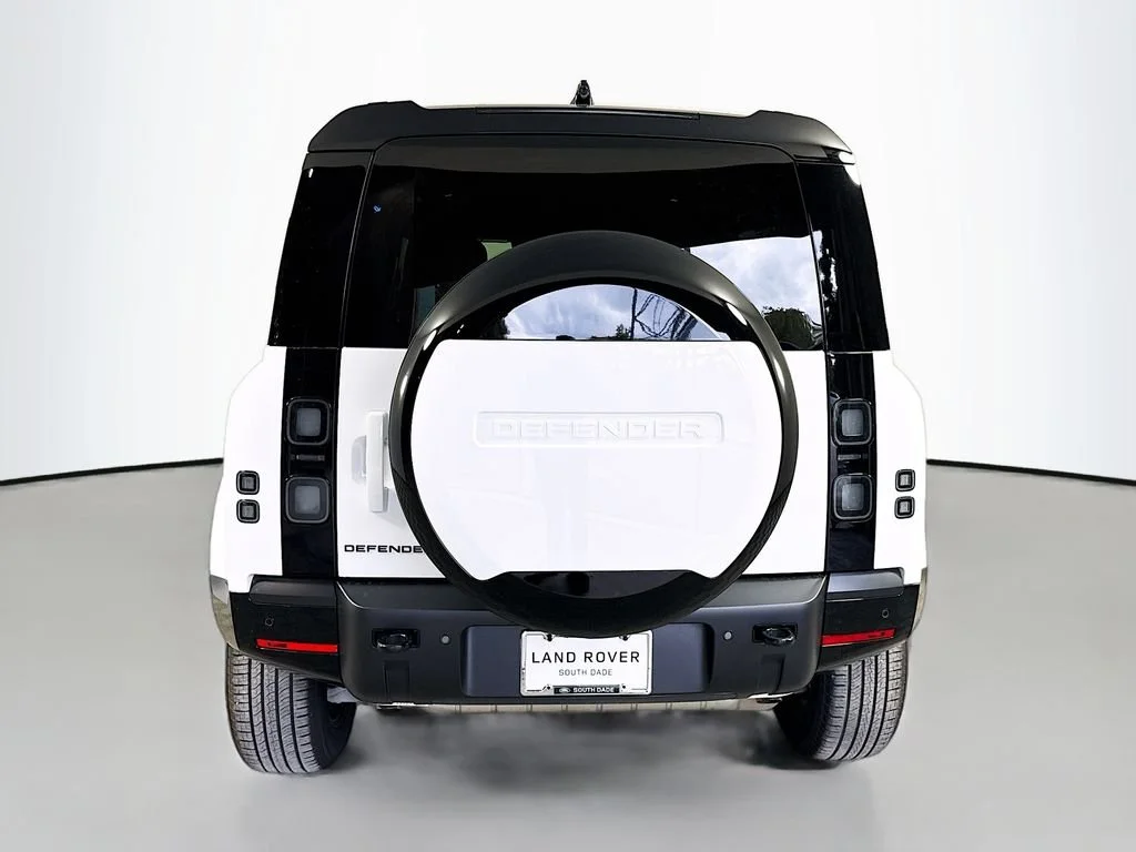 2026 Land Rover Defender X-Dynamic SE - Photo 6
