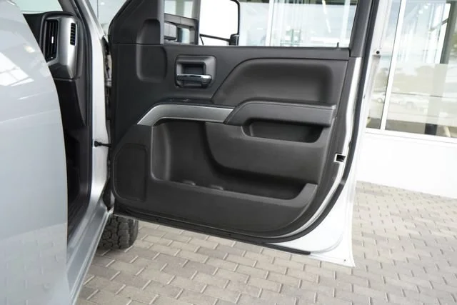 Used 2018 SILVER ICE METALLIC Chevrolet LT image 16