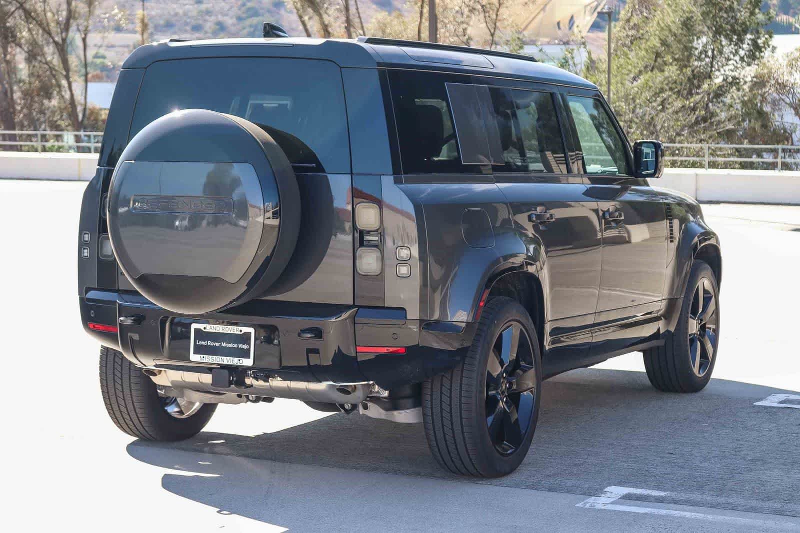 New 2026 Carpathian Grey Land Rover X-Dynamic SE image 4