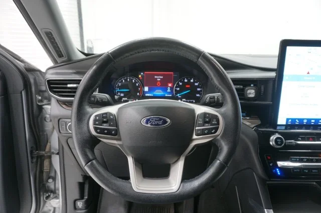 Used 2022 SILVER Ford Limited image 26