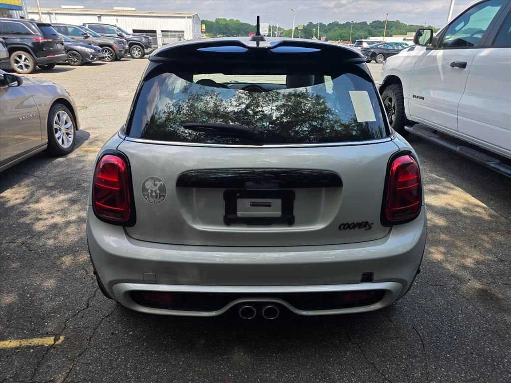 Used 2020 White MINI Classic image 11