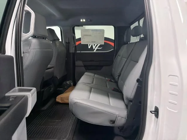 New 2027 Oxford White Ford F-350® XL image 31