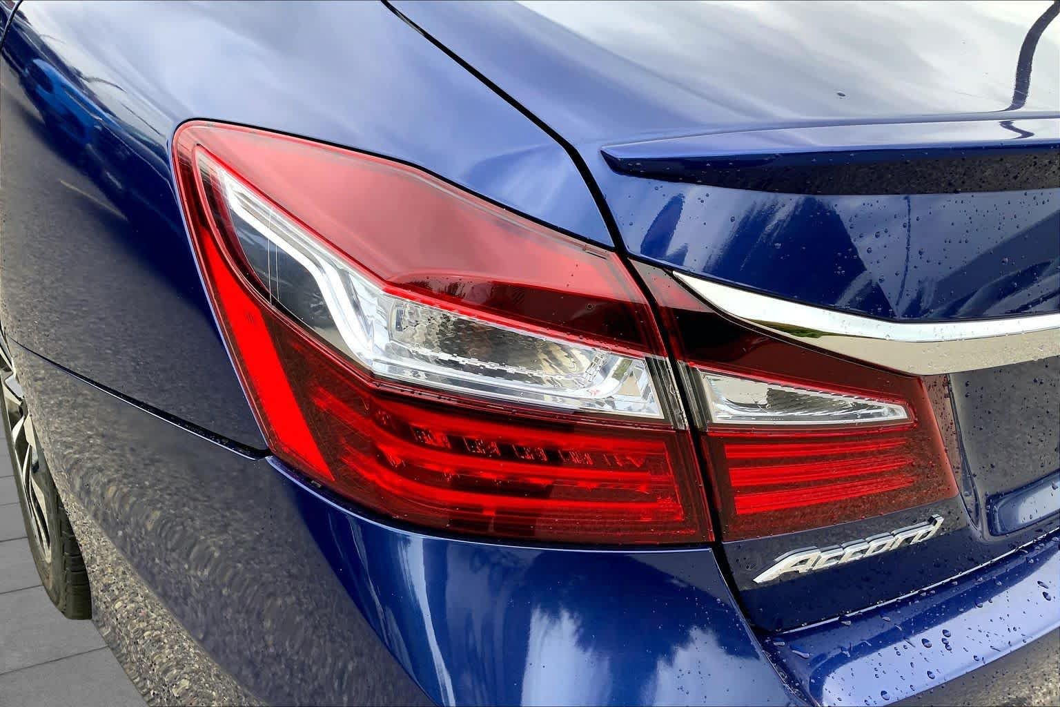 Used 2017 Blue Sky Metallic Honda  image 28