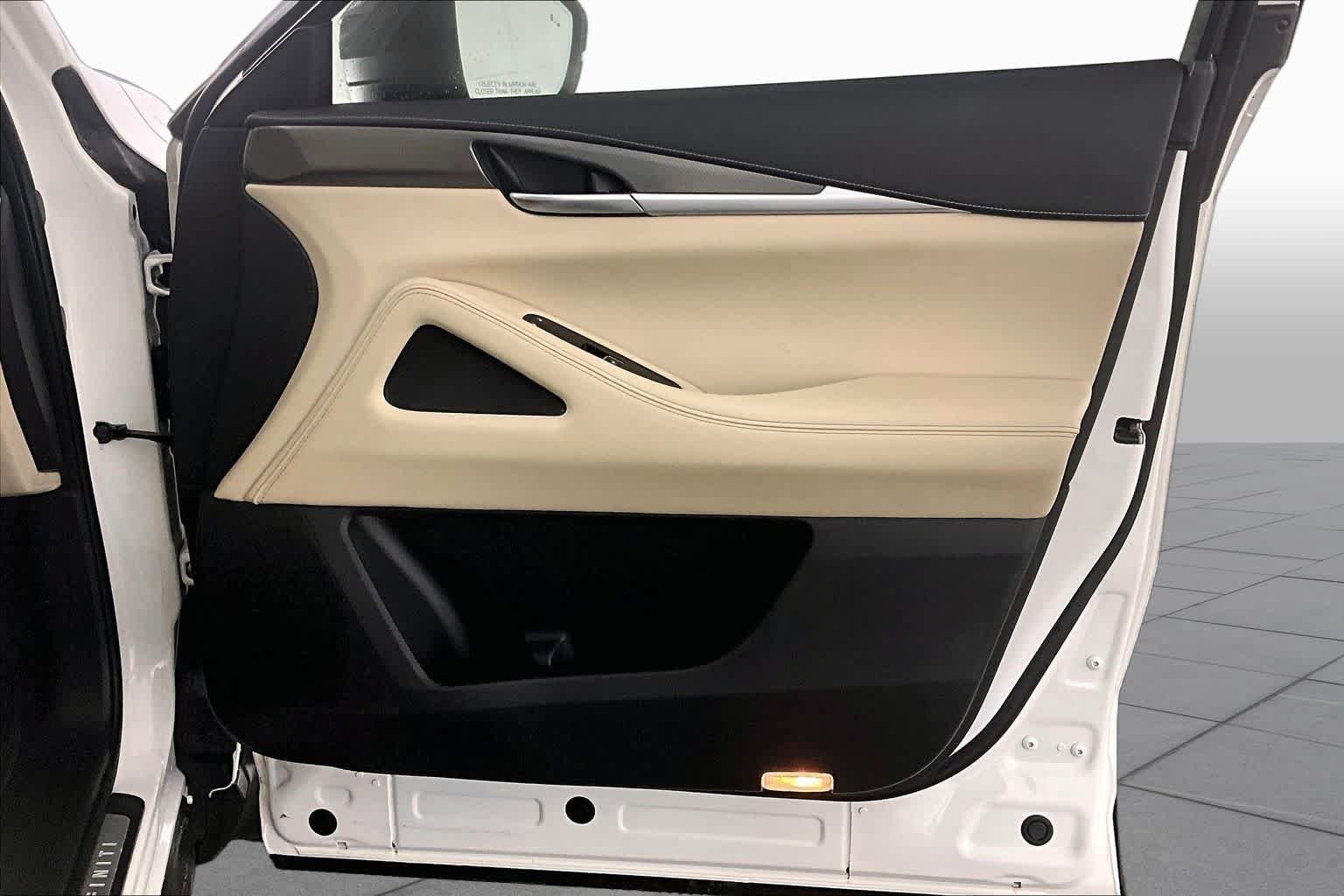 Used 2023 Majestic White INFINITI LUXE image 21