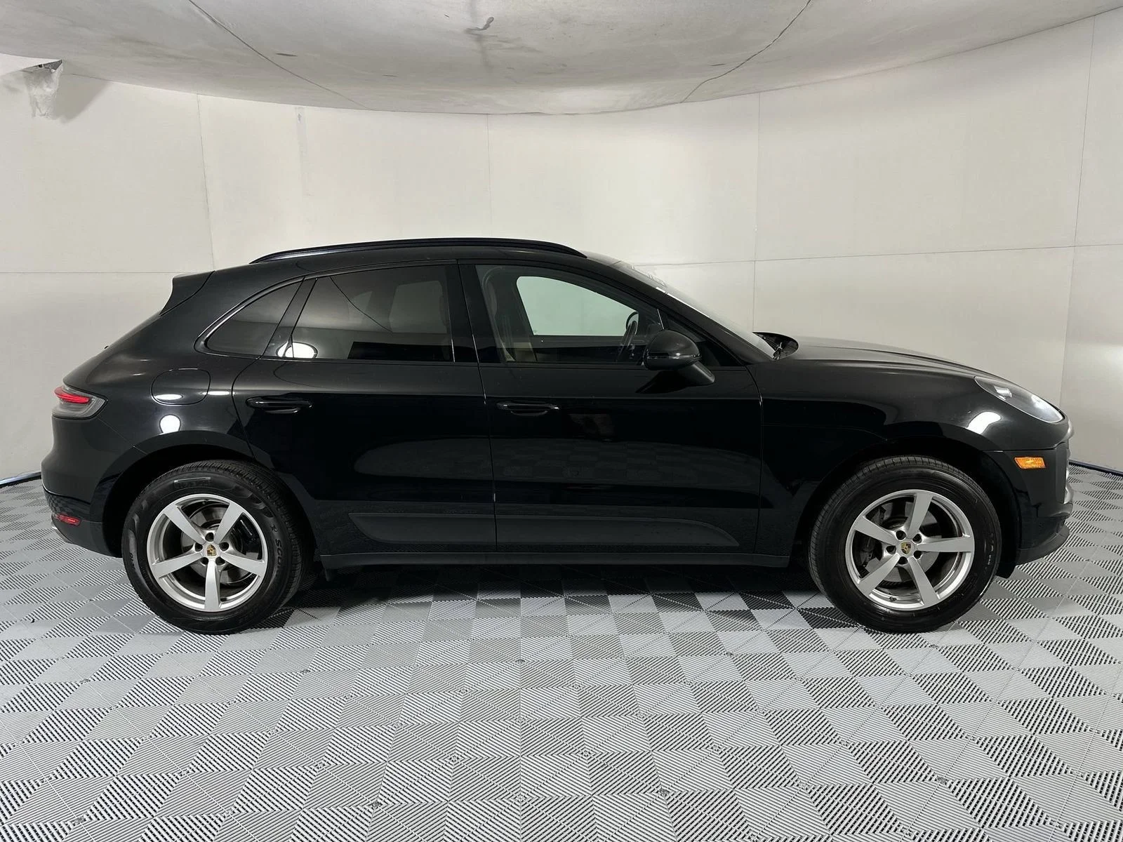 Used 2020 Black Porsche Base image 9