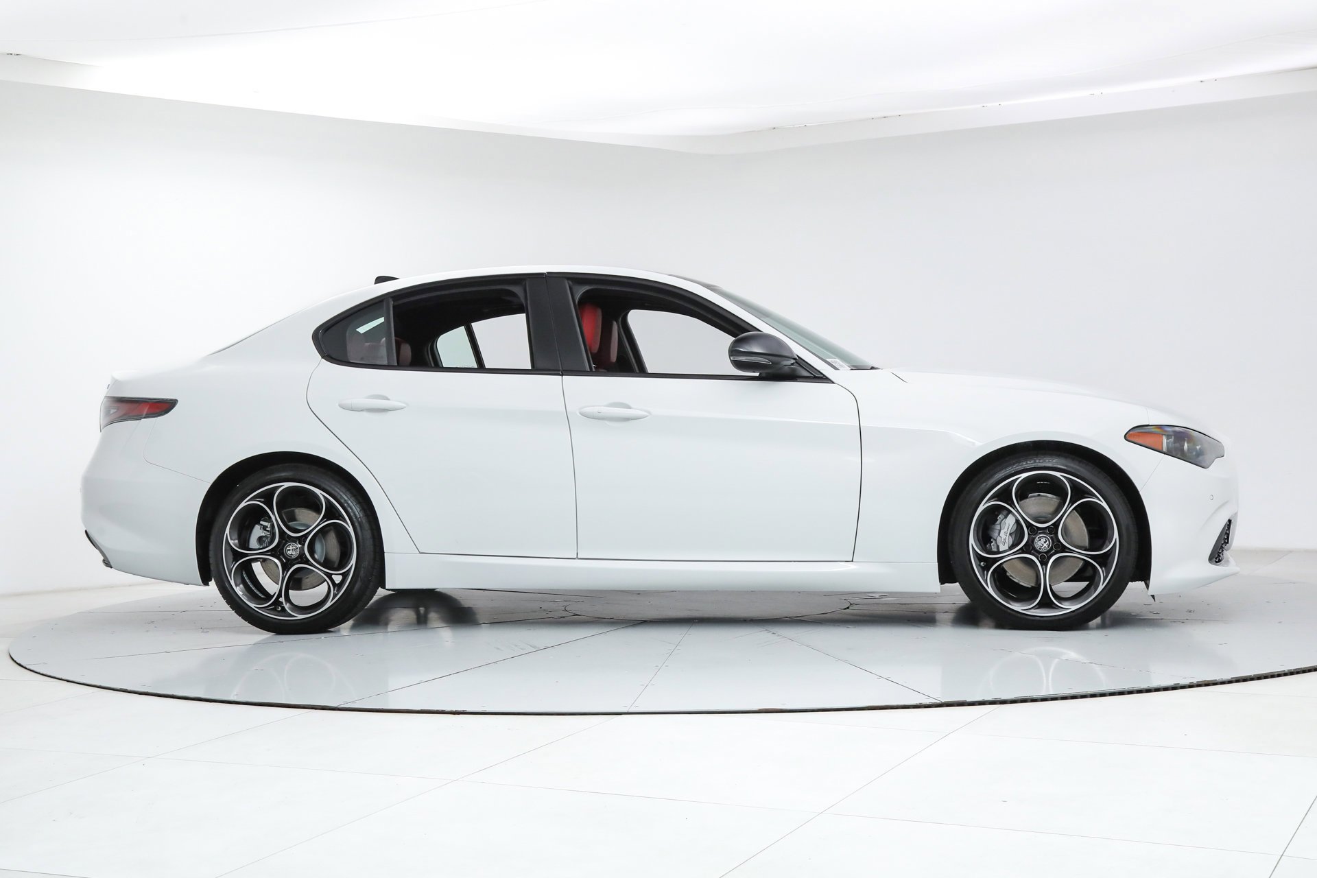 2025 Alfa Romeo Giulia Base - Photo 6