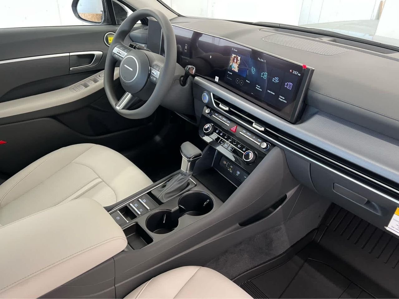 New 2026 Abyss Black Hyundai SE image 24