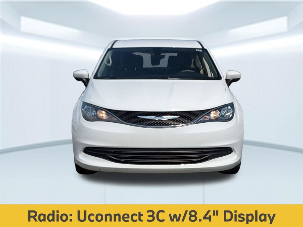 Used 2017 White Chrysler Touring image 10