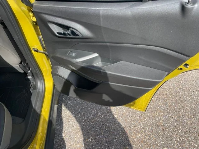 Used 2025 Yellow Chevrolet ACTIV image 22