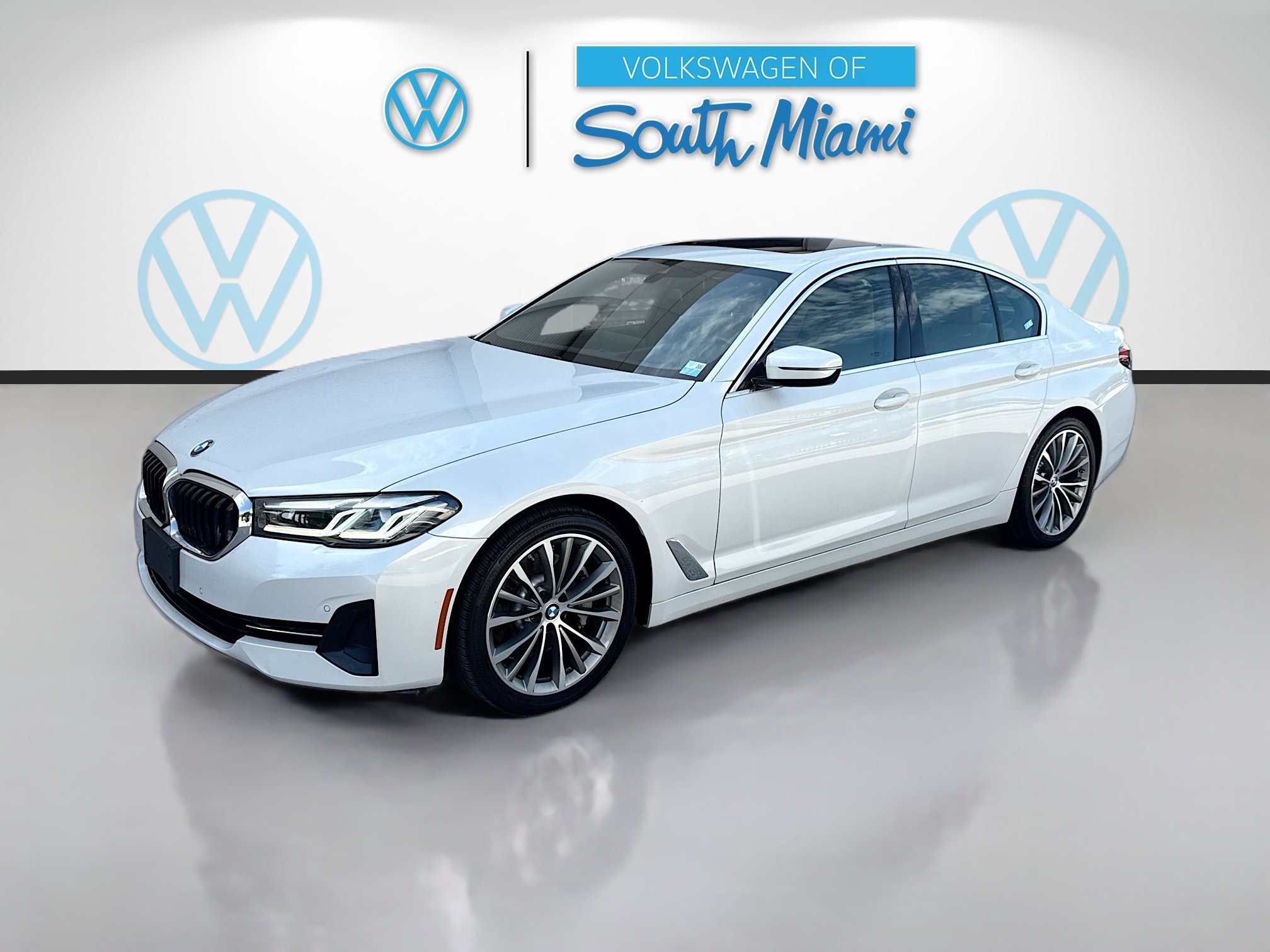 Used 2022 Mineral White Metallic BMW 530i xDrive image 3