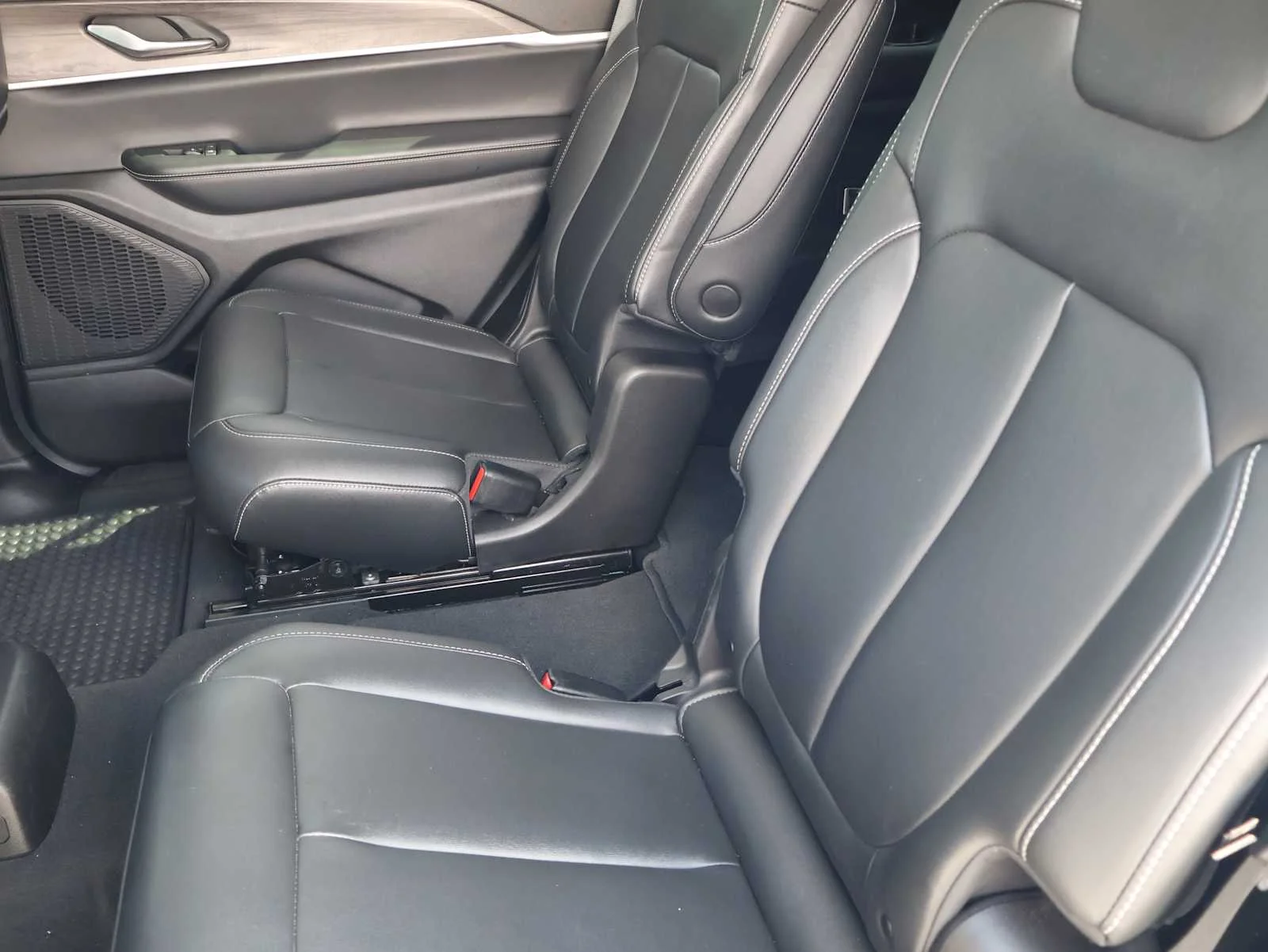 Used 2023 Bright White Clearcoat Jeep Limited image 23