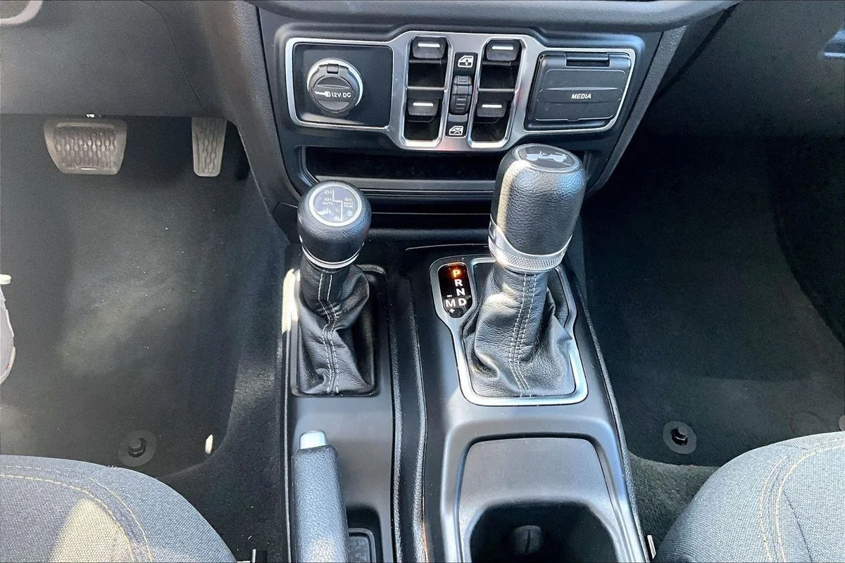 Used 2024  Jeep Sahara 4xe image 16