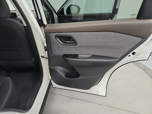 Used 2023 White Nissan S image 36