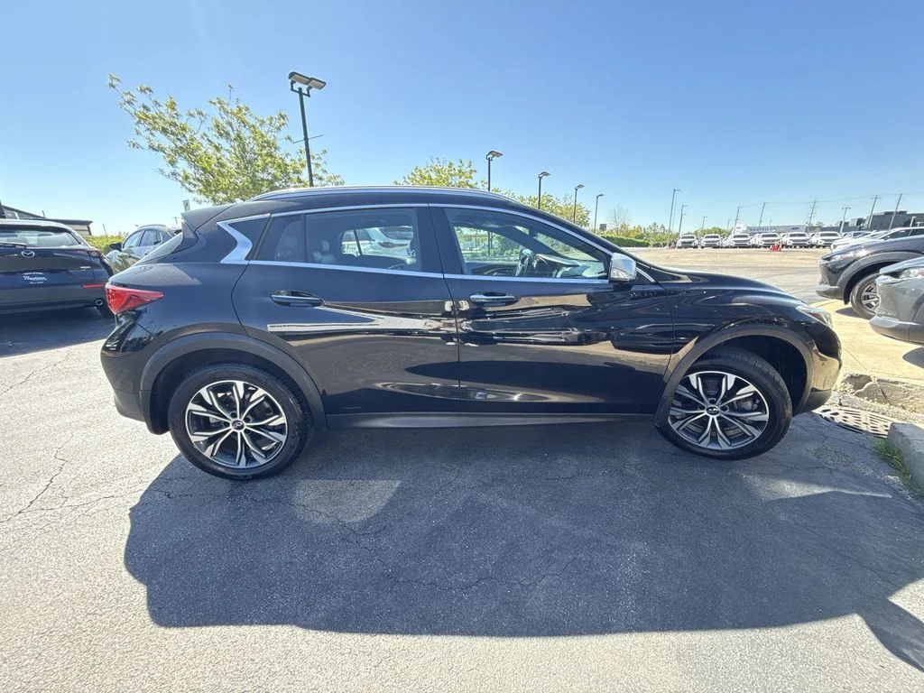 Used 2017 Black INFINITI Premium image 4