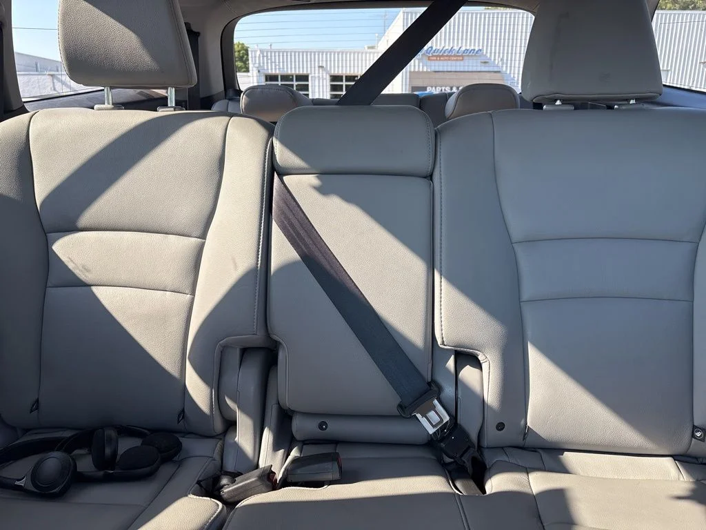 Used 2017  Honda Touring image 12