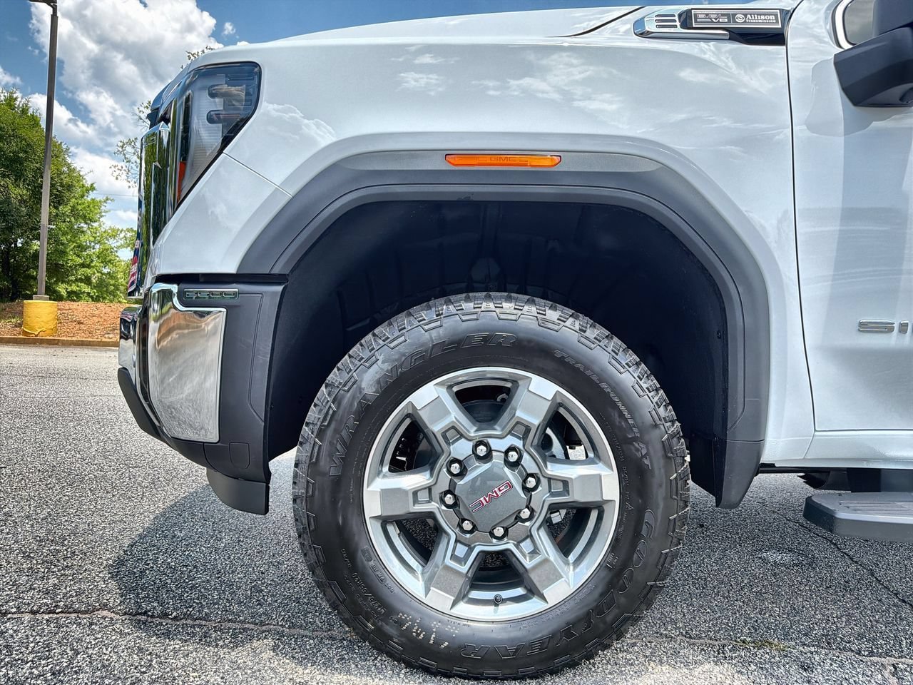 New 2026 Summit White GMC SLE image 28