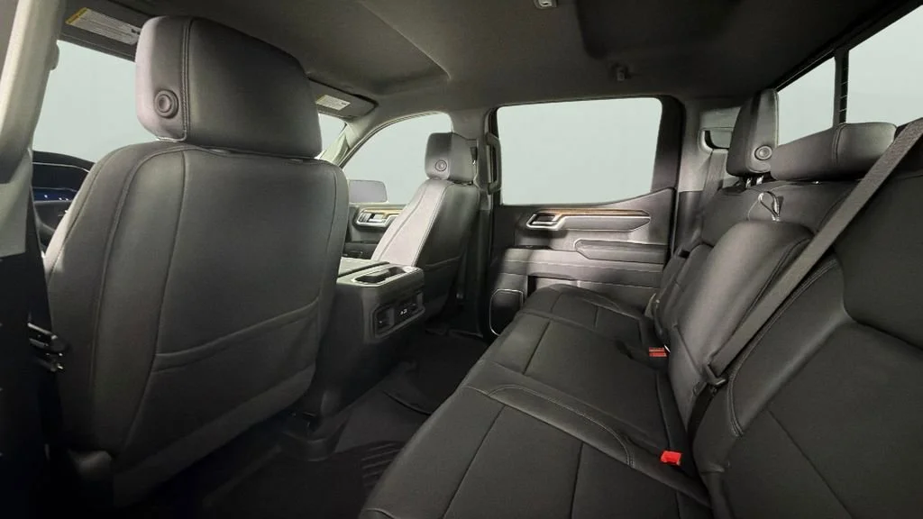 Used 2025 Summit White Chevrolet RST image 28