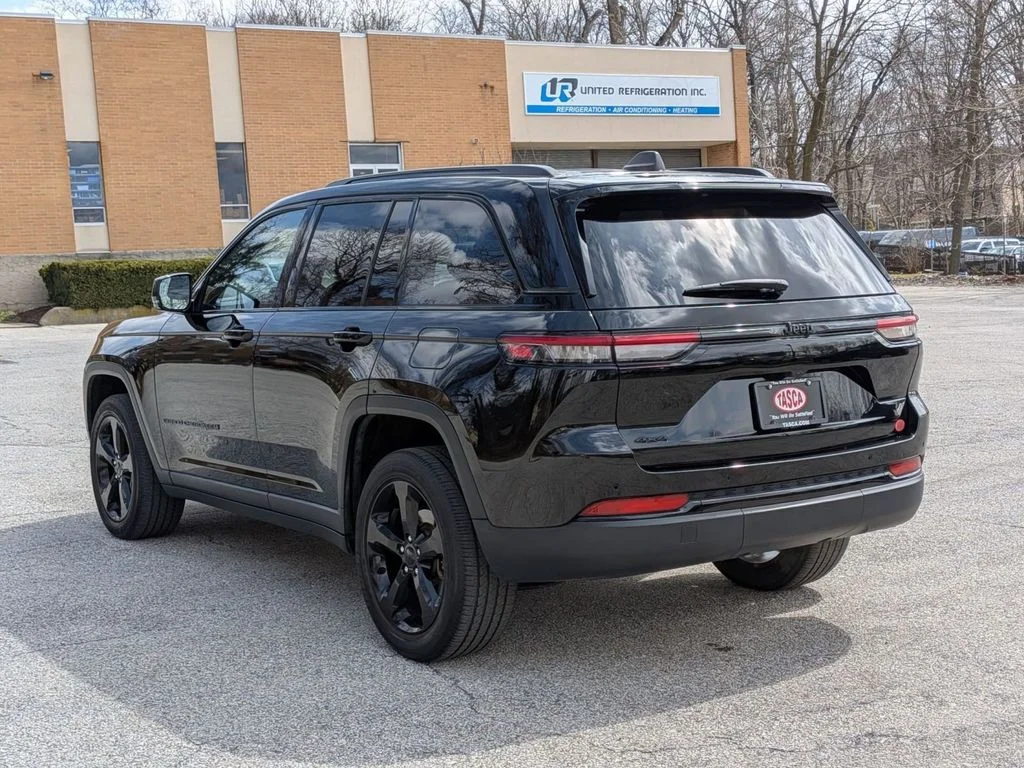 Used 2023 Black Jeep Altitude X image 8