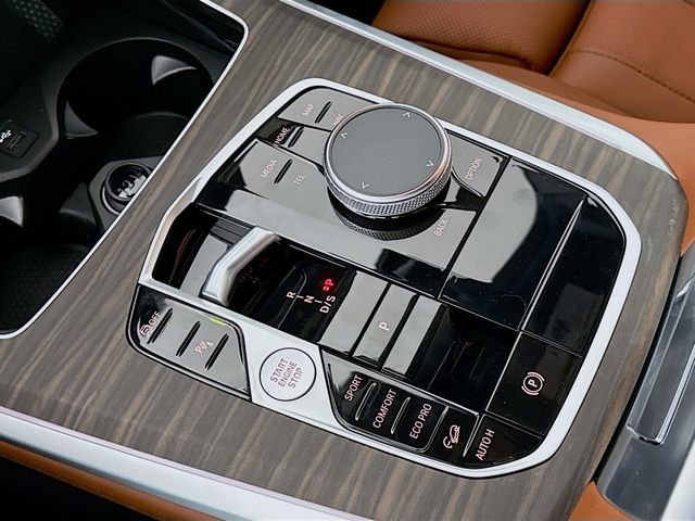 Used 2026 White BMW M60i image 17