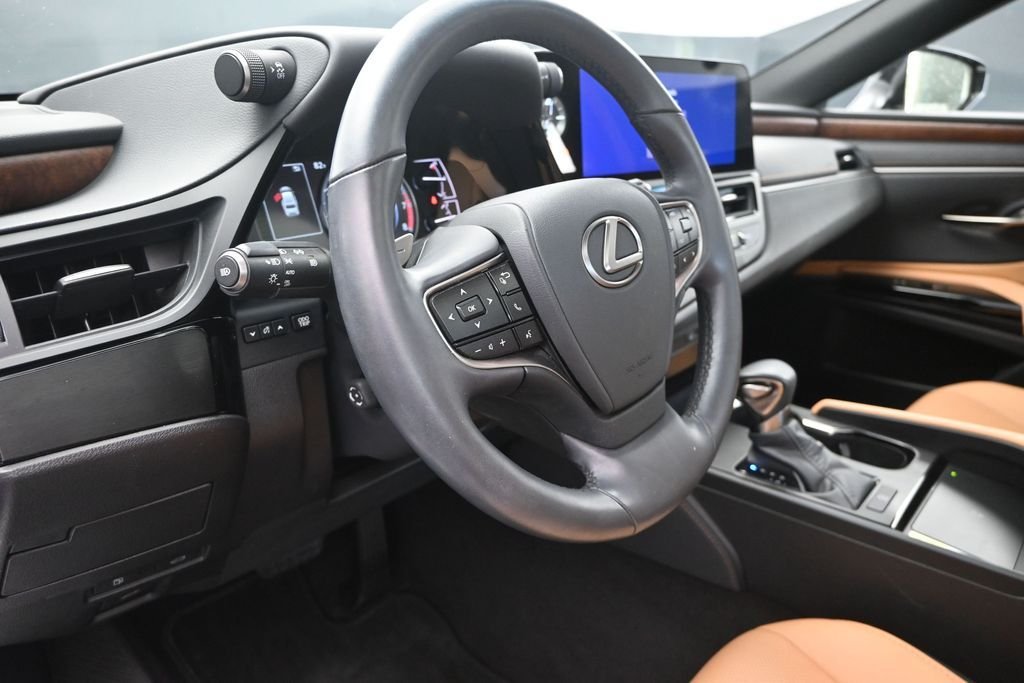 Used 2024 White Lexus 350 image 12