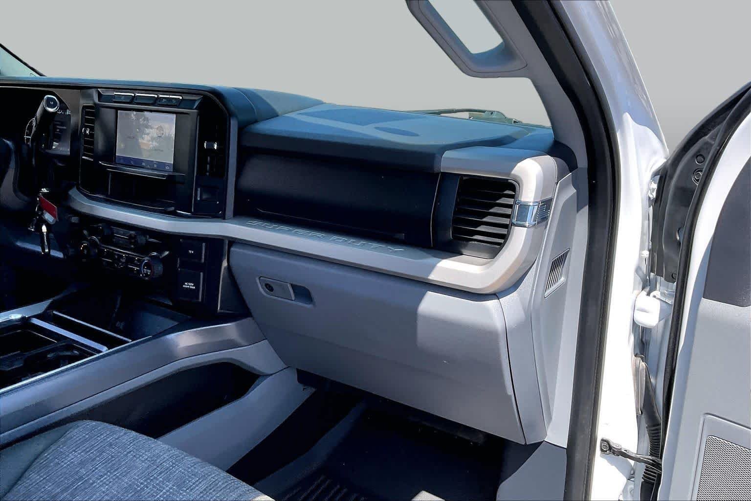 Used 2024 Oxford White Ford XLT image 17