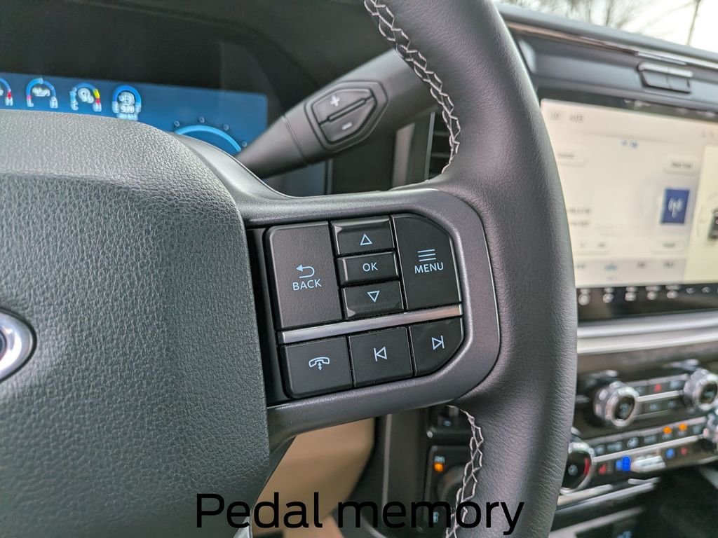 New 2026 Glacier Gray Metallic Tri-Coat Ford F-250® Lariat® image 21