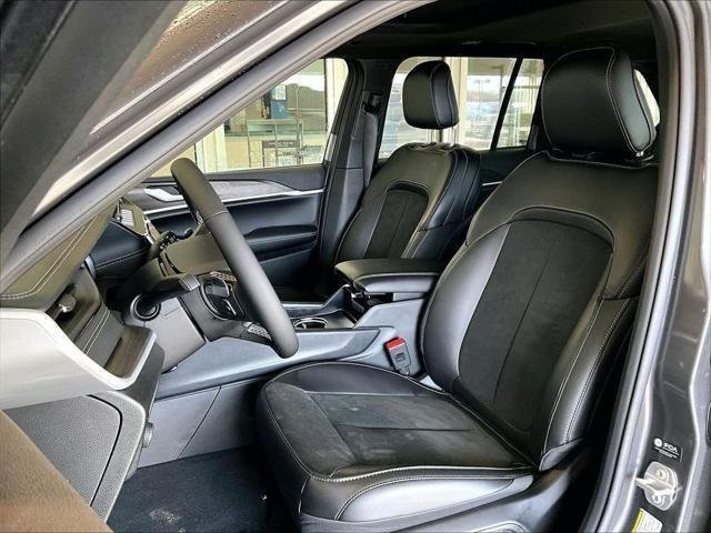 New 2026 Baltic Gray Metallic Clear-Coat Exterior Paint Jeep Laredo image 11