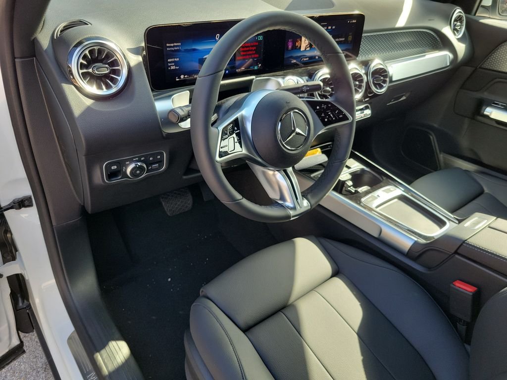 New 2026 Polar White Mercedes-Benz GLB 250 image 20