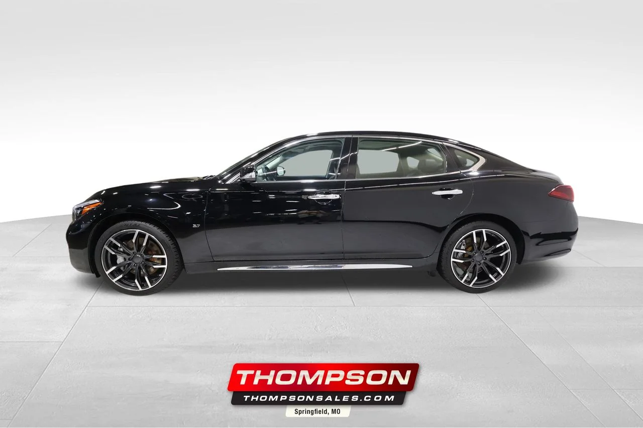 2017 INFINITI Q70L 3.7 AWD L's photo