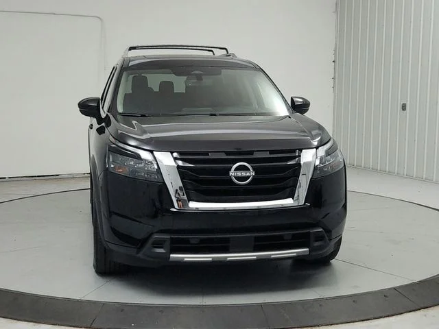 Used 2025 Black Nissan SL image 3