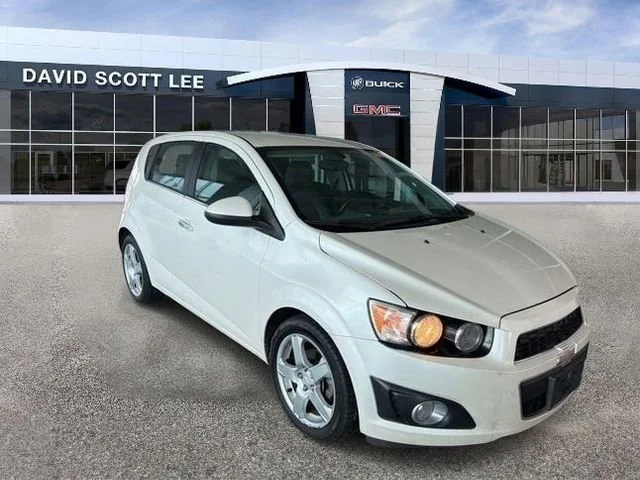 Used 2015 WHITE DIAMOND TRICOAT Chevrolet LTZ image 6