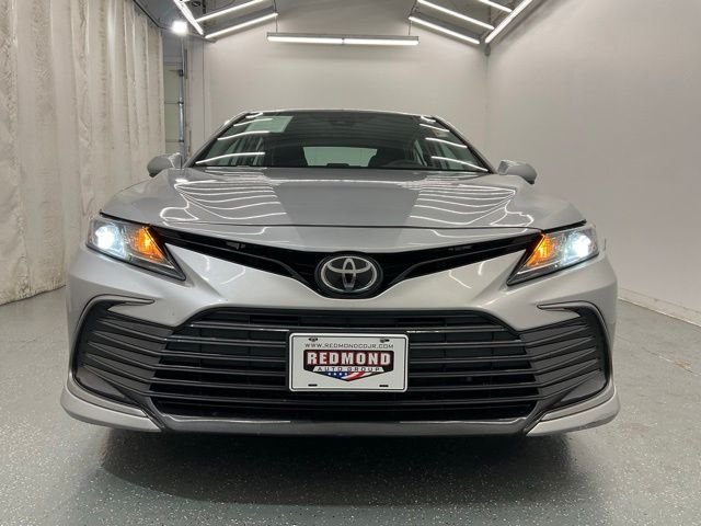 Used 2022 Silver Toyota LE image 3