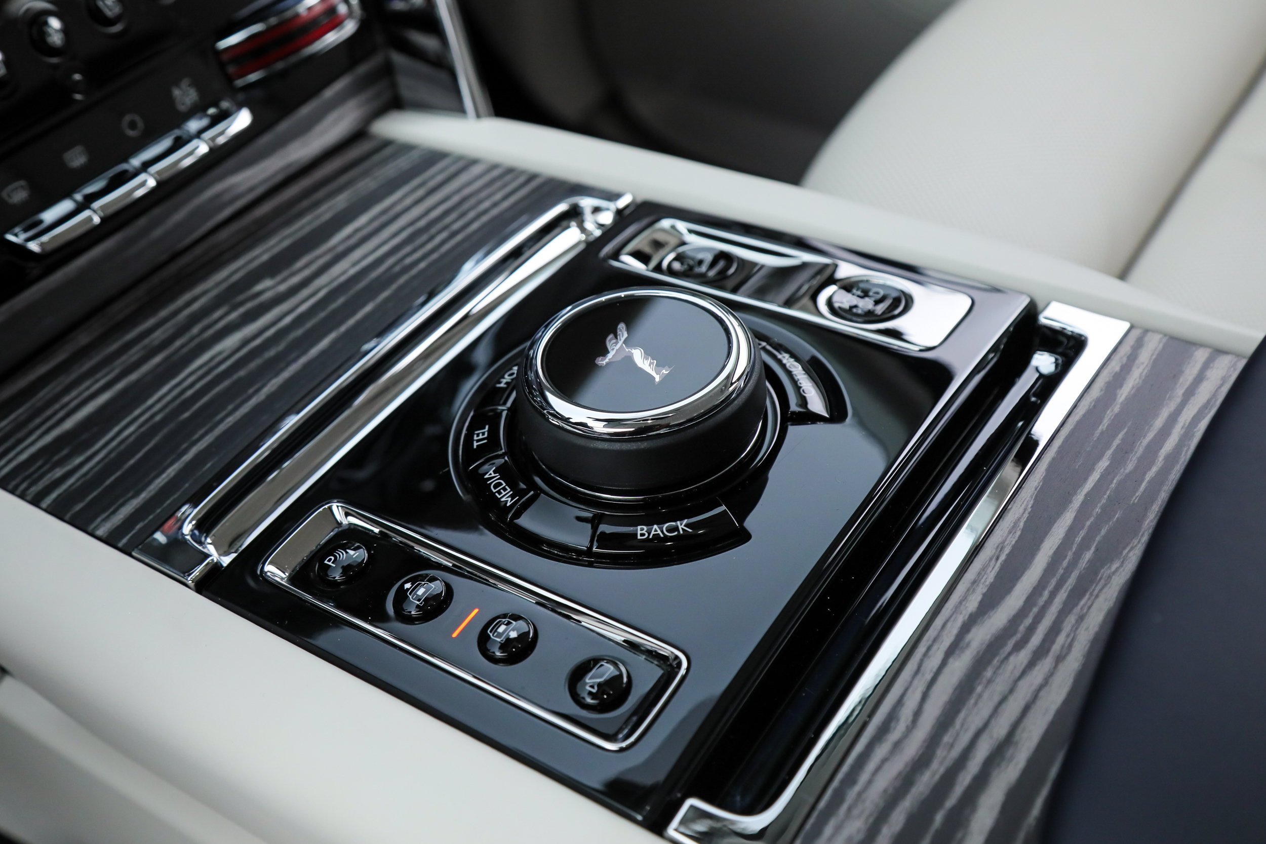 Used 2026 Blue Rolls-Royce  image 30