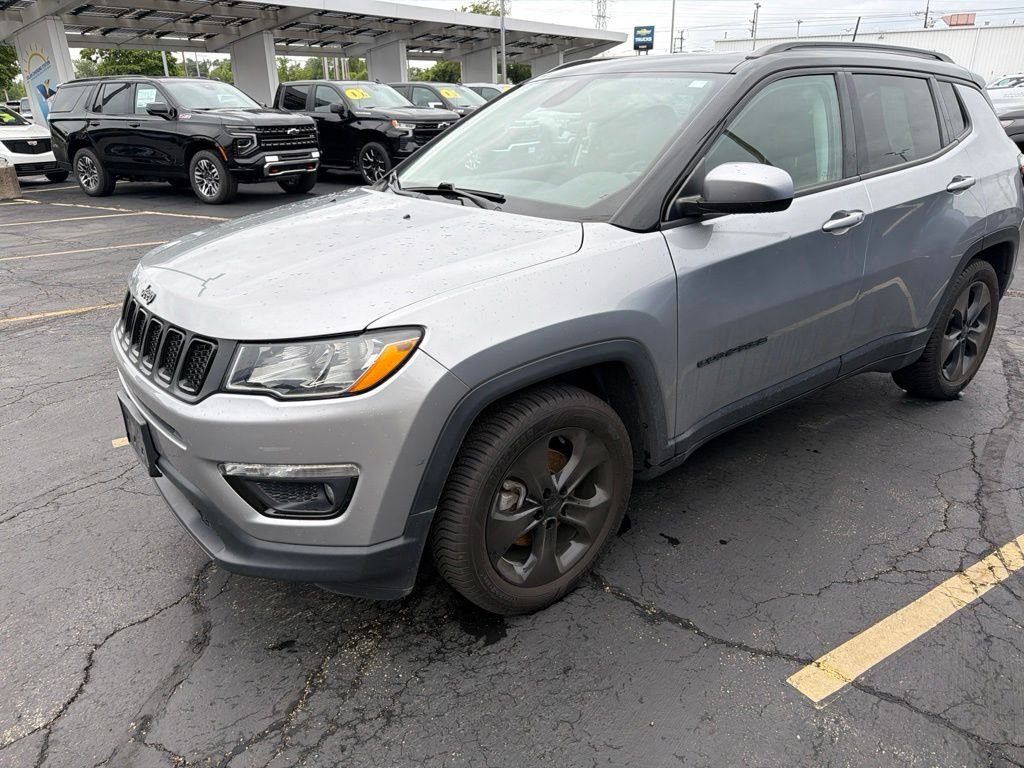 Used 2021 Silver Jeep Latitude image 4
