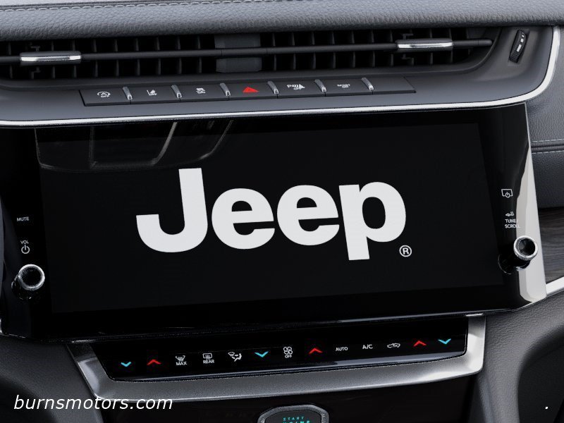 New 2026 Diamond Black Crystal Pearl-Coat Exterior Paint Jeep Laredo Altitude image 18