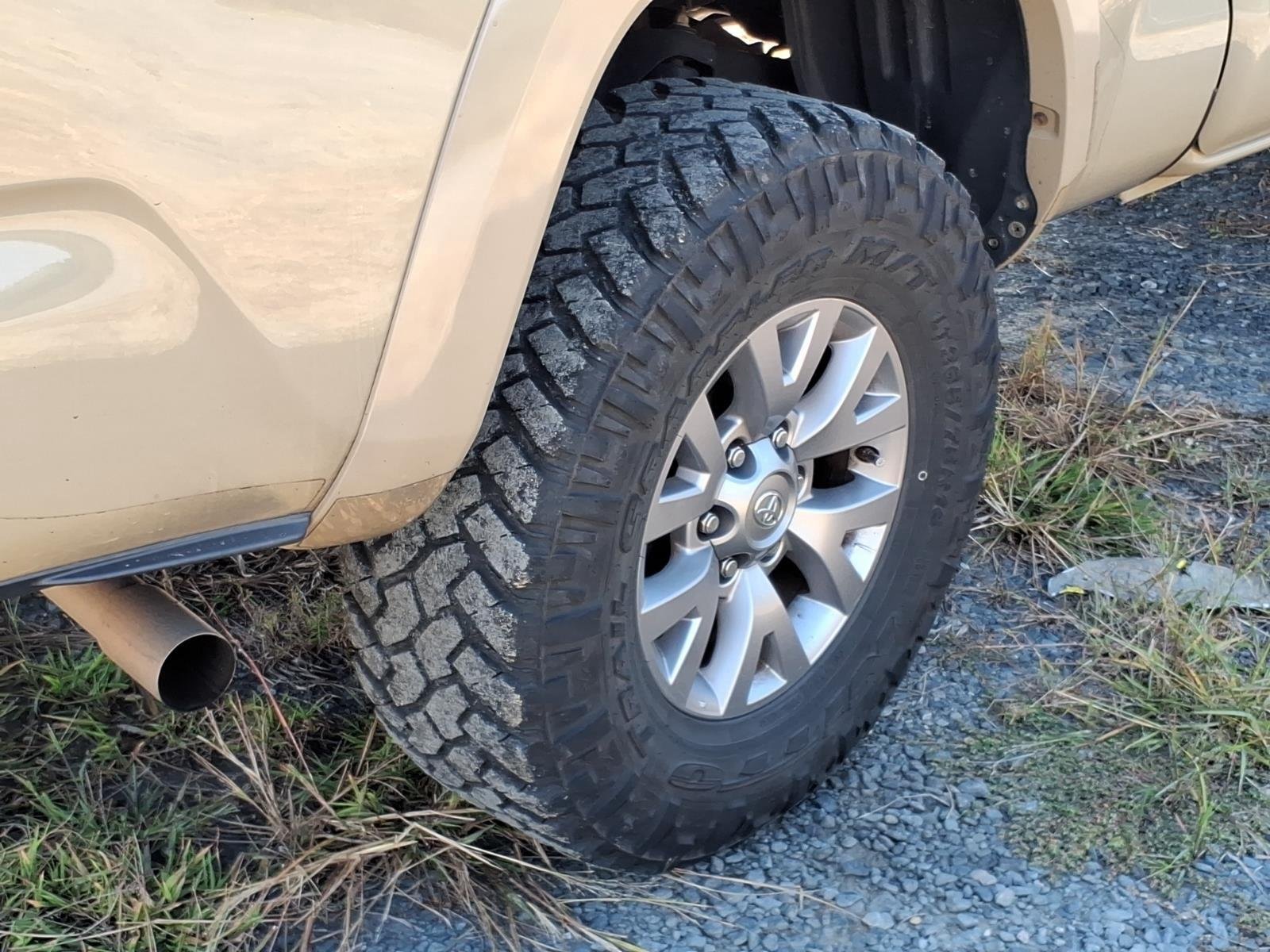 Used 2017  TOYOTA  image 11