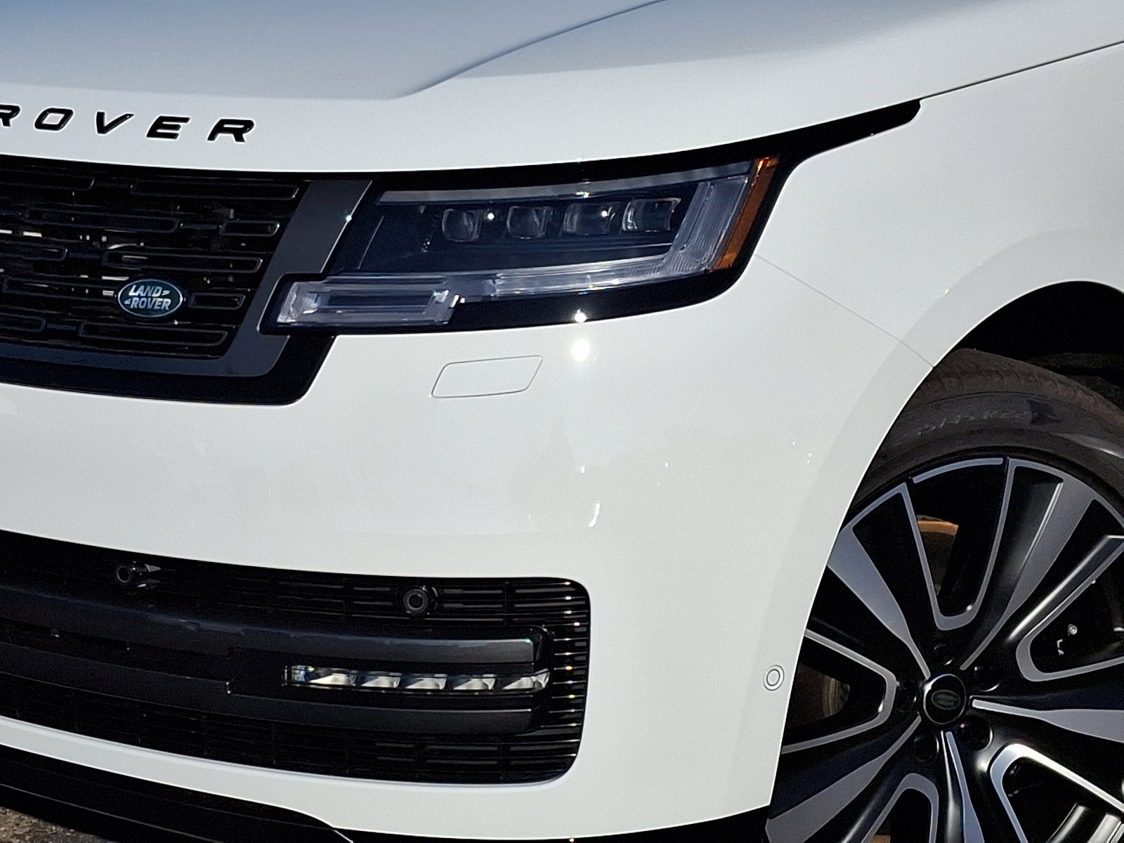 New 2025 Fuji White Land Rover Autobiography image 9