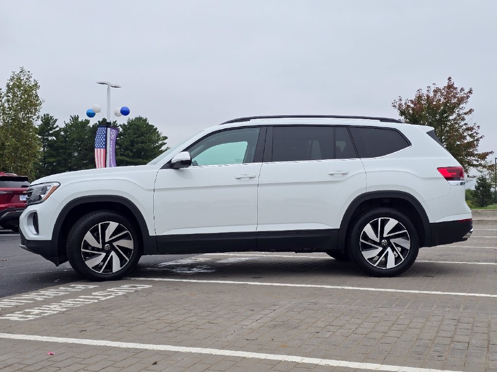 Used 2025  Volkswagen 2.0T SE w/Technology image 17