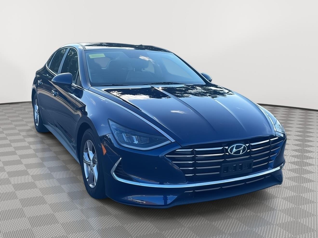 Used 2022 Stormy Sea Hyundai SE image 3