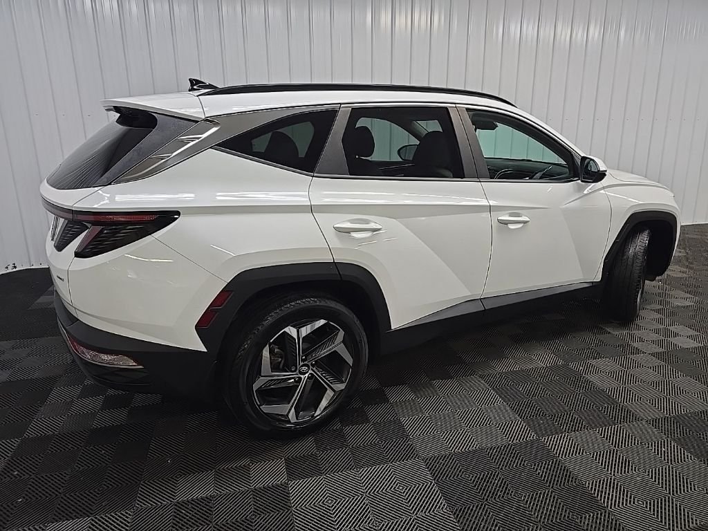 Used 2023 White Hyundai SEL image 3