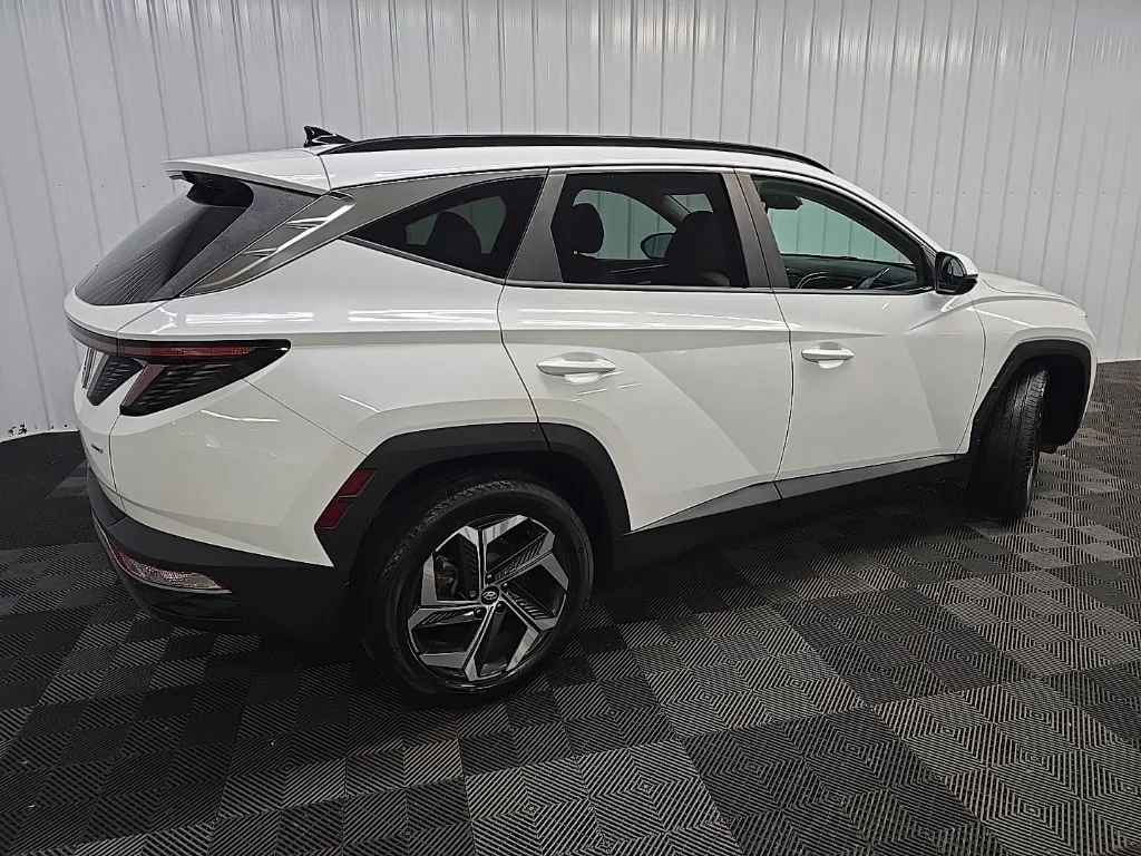 Used 2023 White Pearl Hyundai SEL image 3
