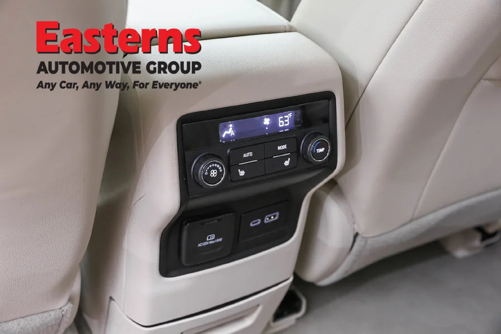 Used 2023 White GMC Denali image 29