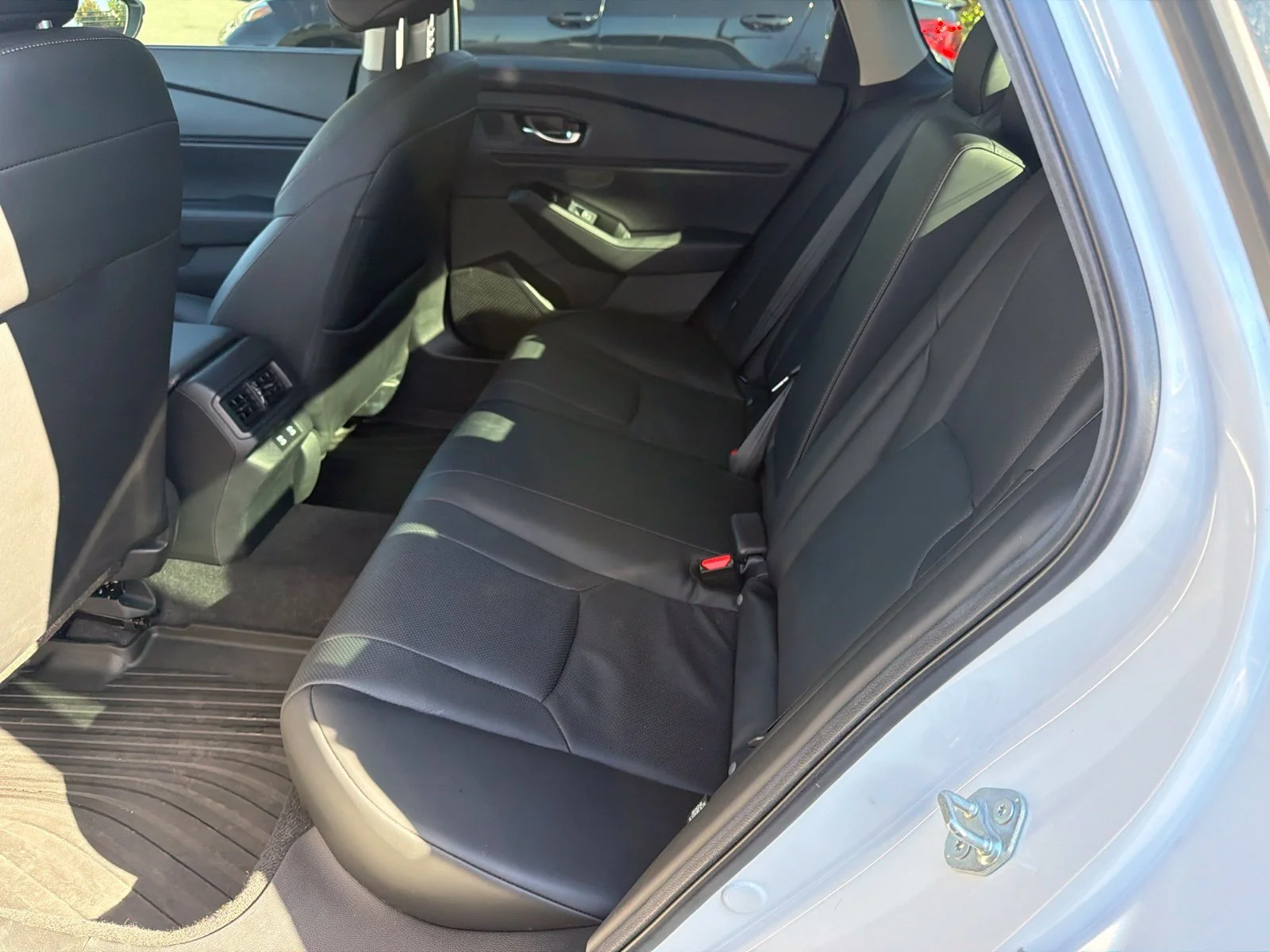 Used 2025 Platinum White Pearl Honda Touring image 8