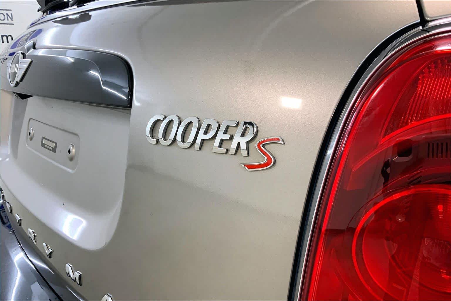 Used 2017 Melting Silver Metallic MINI Cooper S image 9